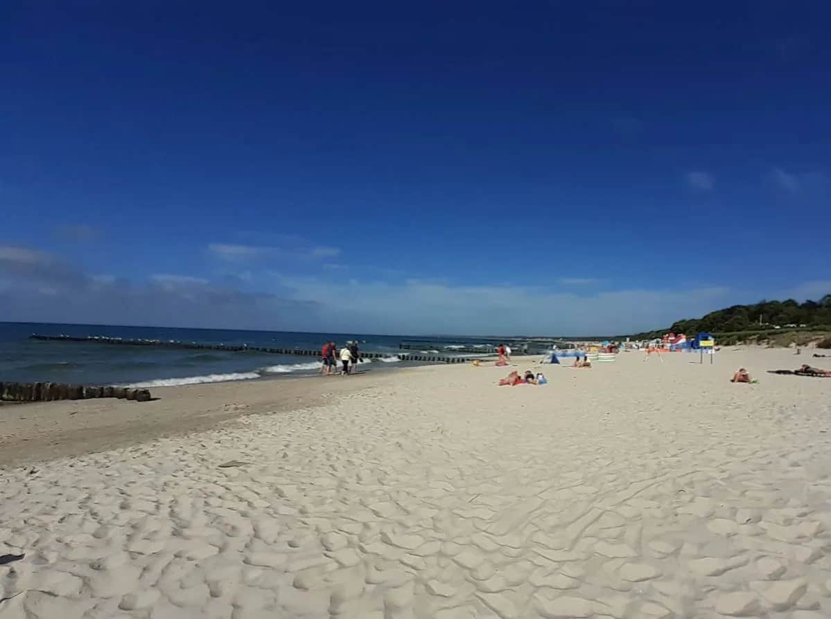 Plaża Wschodnia czy Zachodnia w Ustce? Wybierz idealne miejsce!