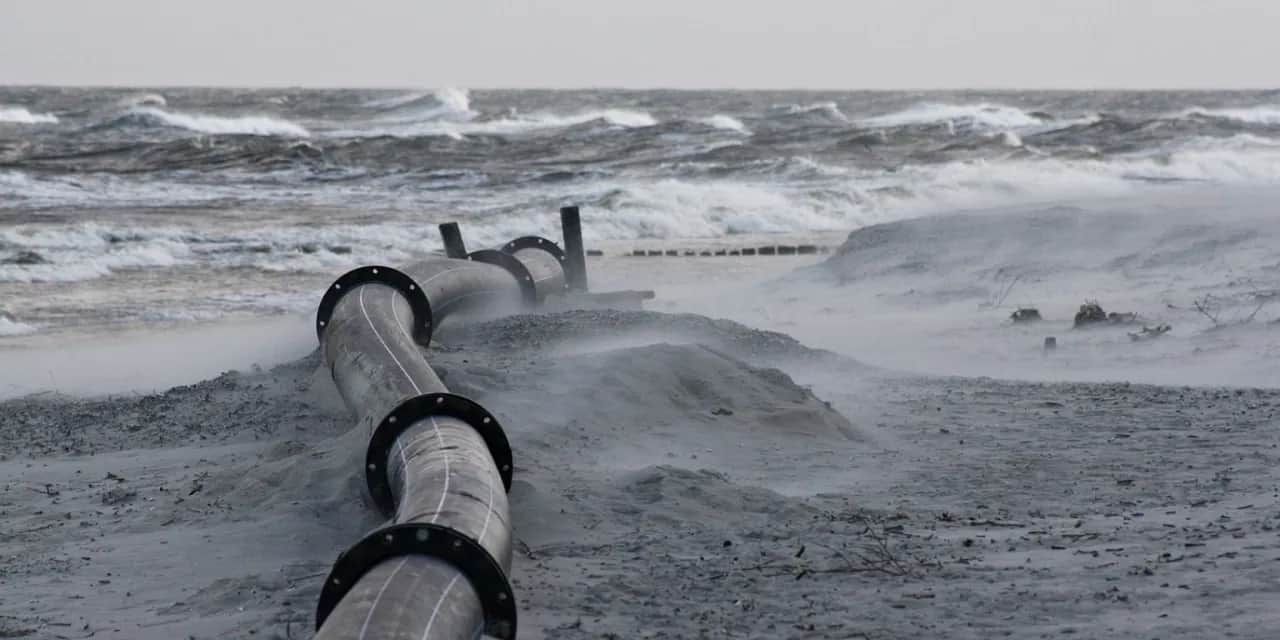Sztormy na Bałtyku: Kiedy morze szaleje i jak bezpiecznie podziwiać?